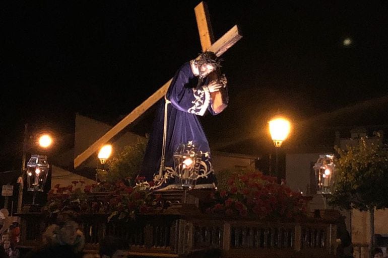 El Nazareno de San Frontis a su salida de la iglesia del barrio de la margen izquierda