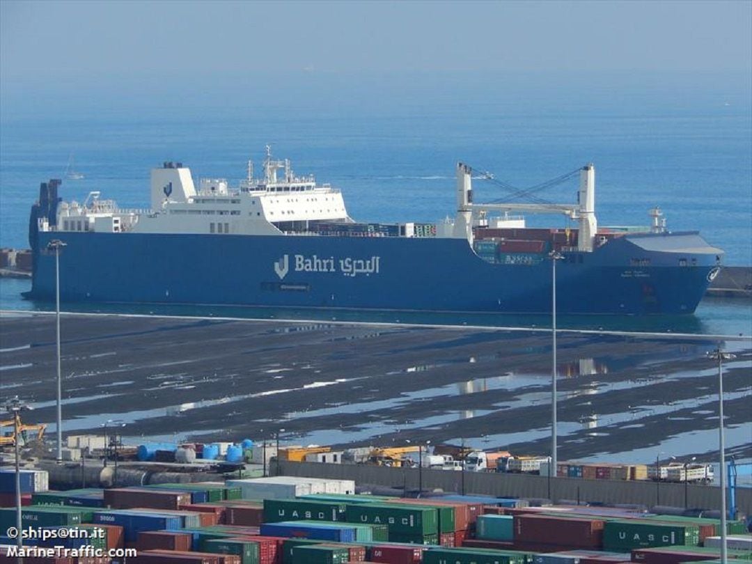 El Banhri Yanbu en el puerto de Génova