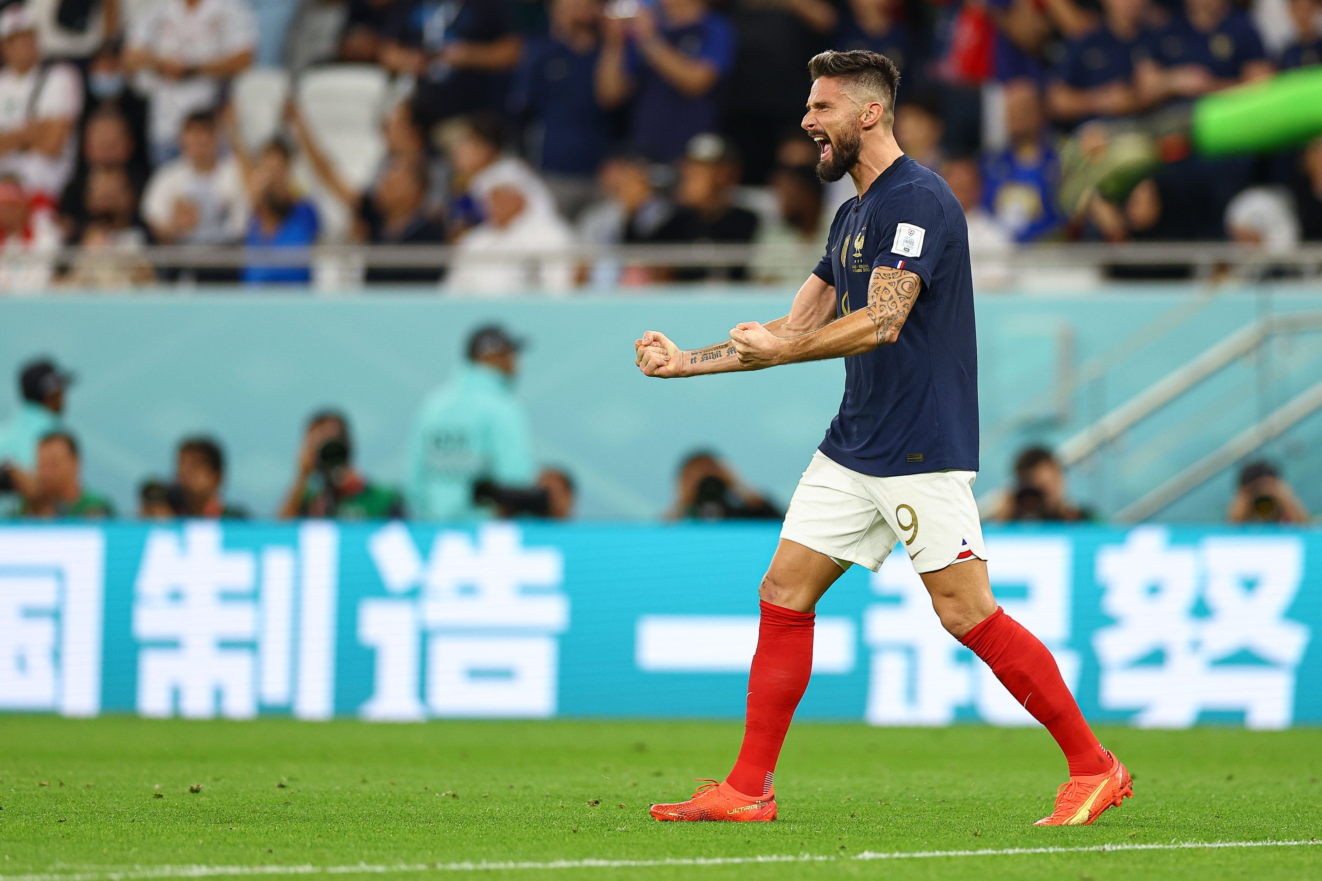 Giroud celebra el tanto.