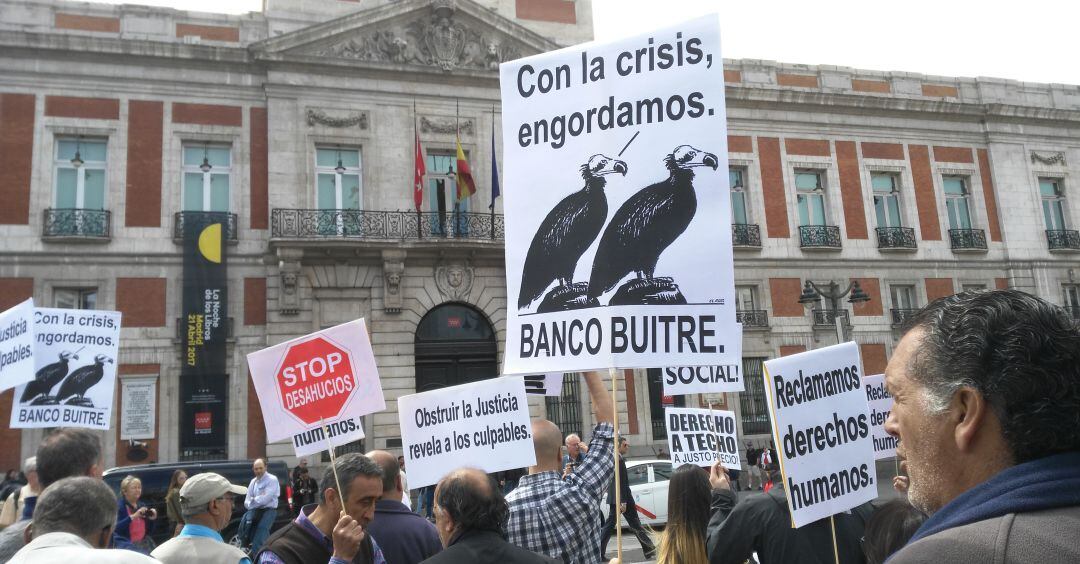 Manifestación contra la venta de vivienda a fondos buitre en Madrid