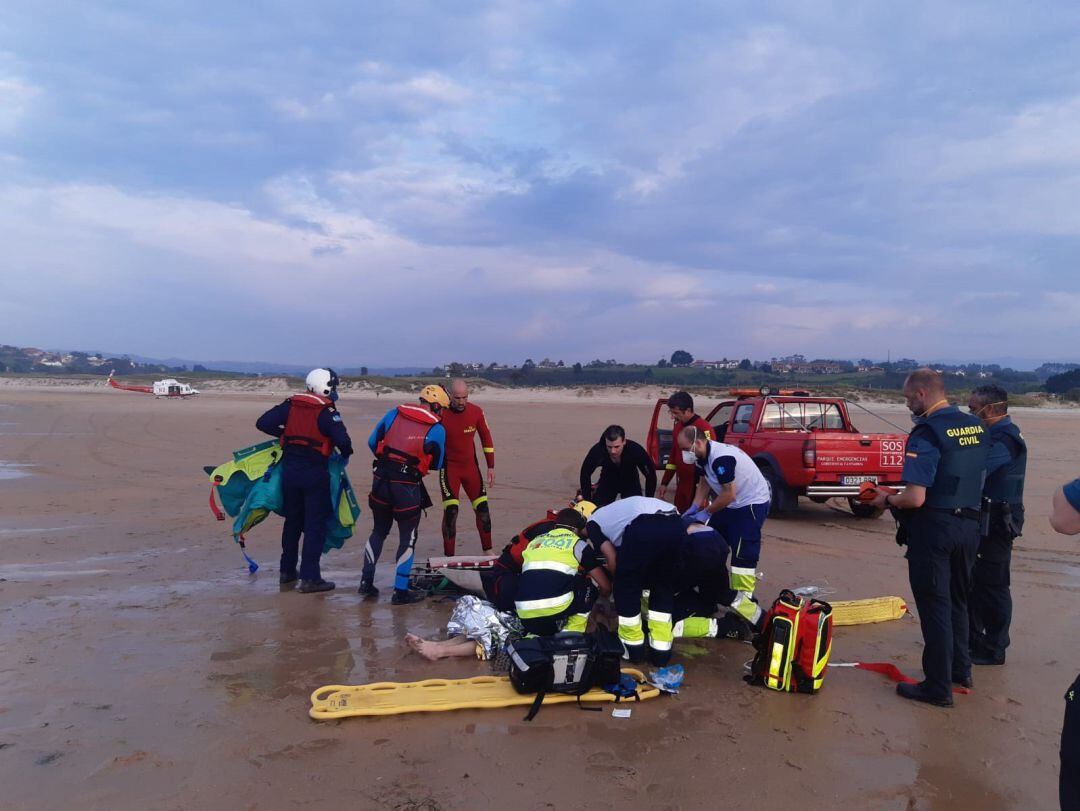 Rescate del menor en Oyambre