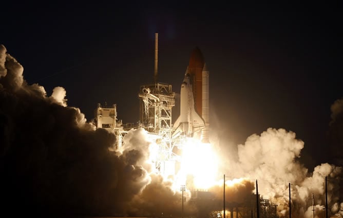 Despegue del transbordador espacial &#039;Discovery&#039; desde el Centro Espacial Kennedy en Cabo Cañaveral