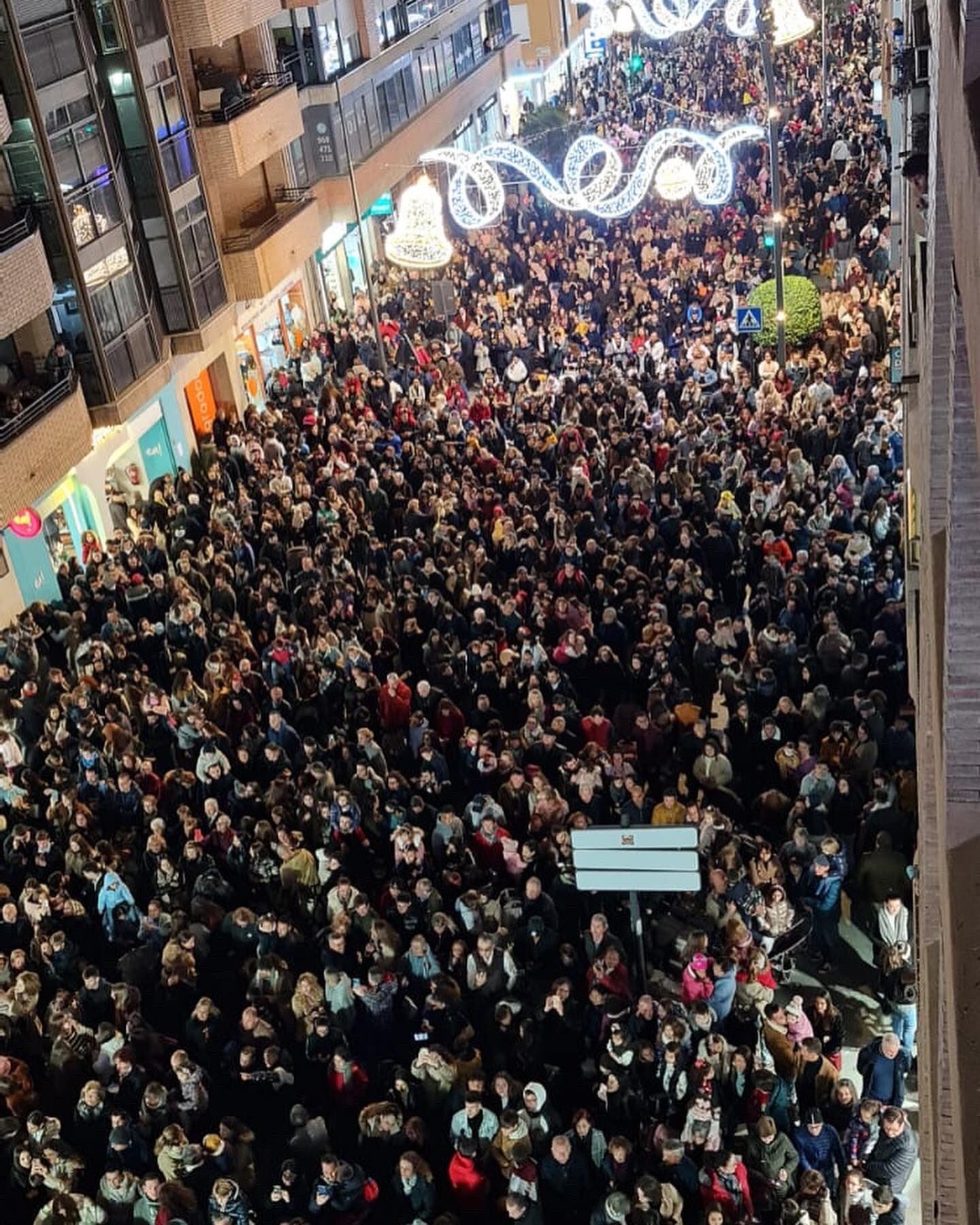 Más de 12.000 personas asistieron al encendido de la iluminación navideña en Lorca