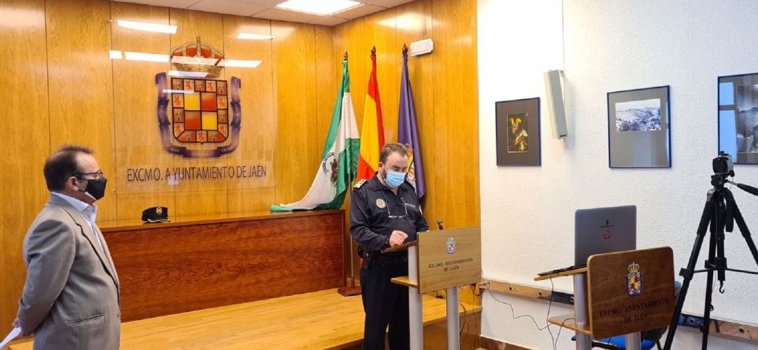 Miguel Castro y Rafael Domingo presentan el dispositivo de seguridad ciudadana de Navidad.