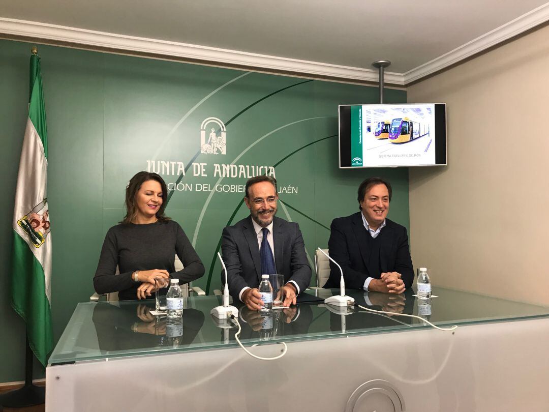 Ana Cobo, Felipe López y José Manuel Higueras en su comparecencia ante los medios.