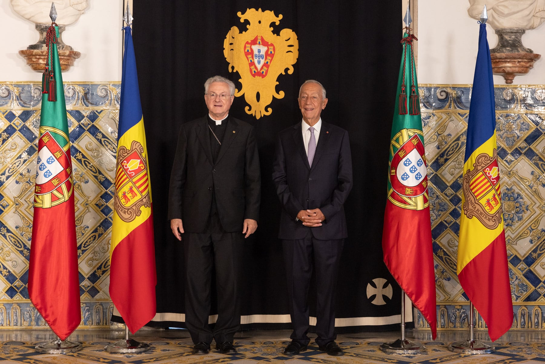 L’arquebisbe d’Urgell i copríncep episcopal, Joan-Enric Vives Sicília, ha estat rebut aquest dilluns pel president de la República de Portugal, Marcelo Rebelo de Sousa al palau presidencial de Belem, a Lisboa.