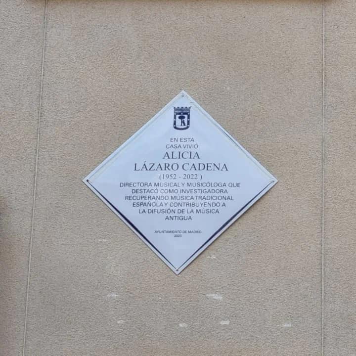 El Ayuntamiento de Madrid inaugura una placa en homenaje a la musicóloga Alicia Lázaro