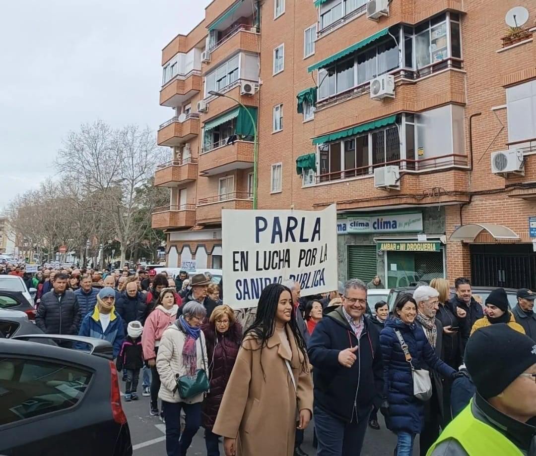 La manifestación ha recorrido las calles del municipio para reclamar una sanidad pública de calidad