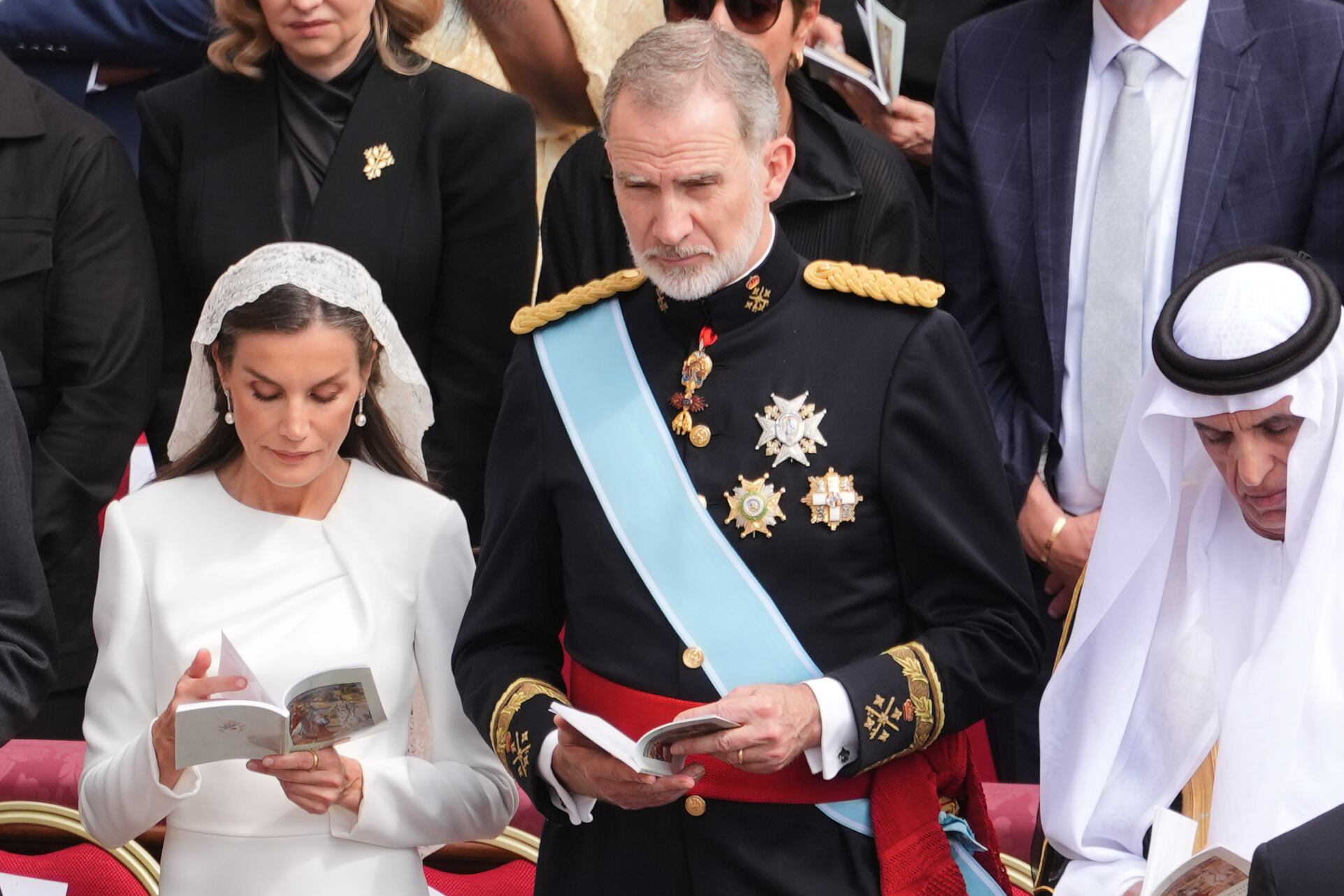 El rey Felipe VI  y la reina Letizia en la misa de entronización del papa León XIV el 18 de mayo de 2025 en la Ciudad del Vaticano. Foto de Jacquelyn Martin - Pool/Getty Images.