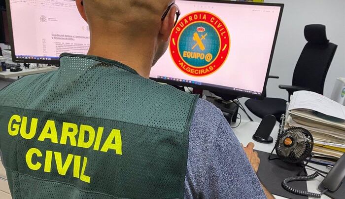 Un agente de Guardia Civil en Algeciras