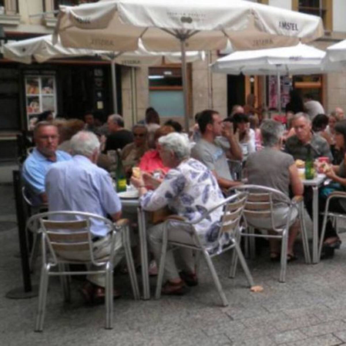 Salud permite abrir bares y restaurantes hasta la 1 de la madrugada