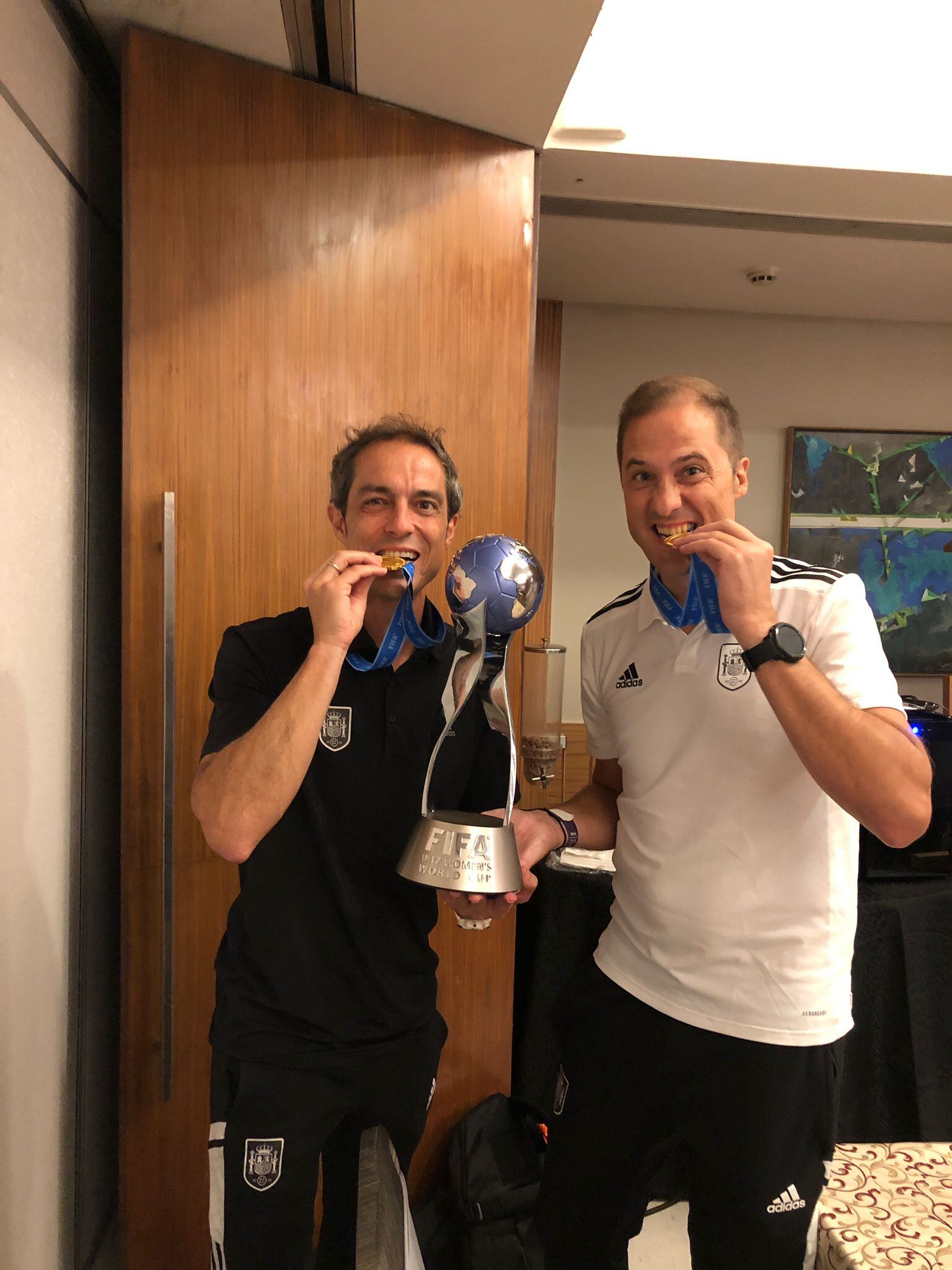 José Antonio Culebras (d), junto al seleccionador nacional, Kenio Gonzalo.