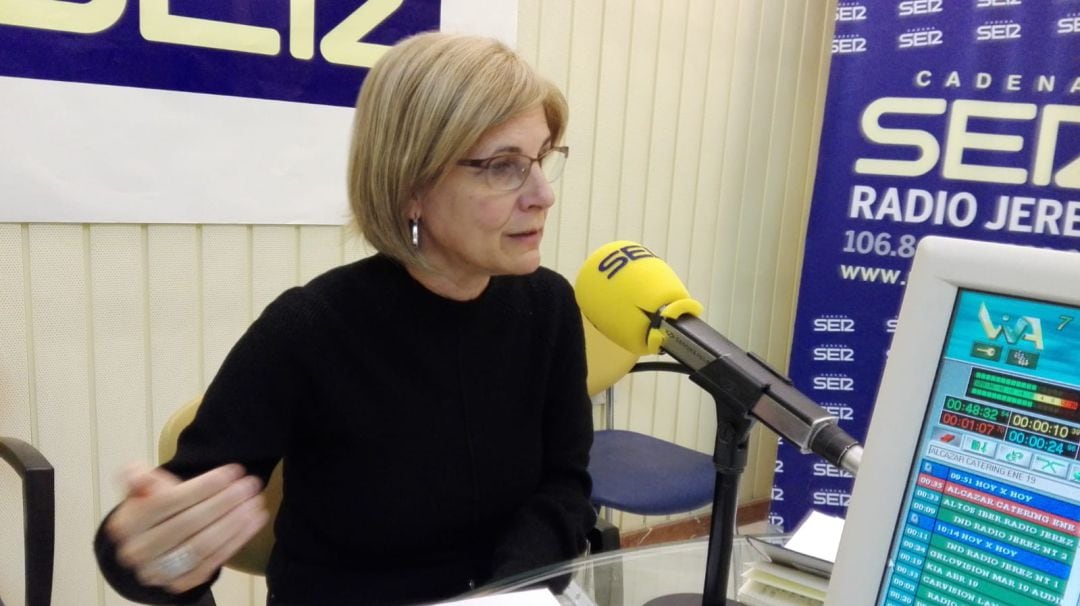 María José García Pelayo en los estudios de Radio Jerez