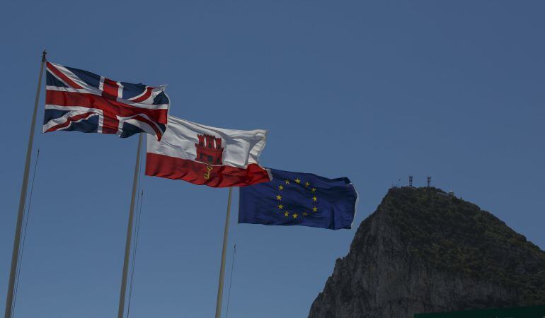 Las banderas del Reino Unido, Gibraltar y La Unión Eupea