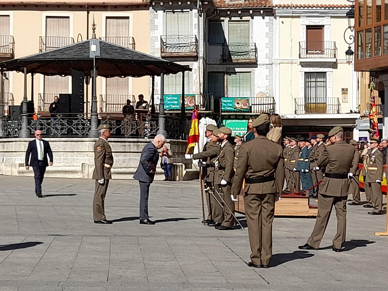 Jura de bandera para personal civil en Aranda