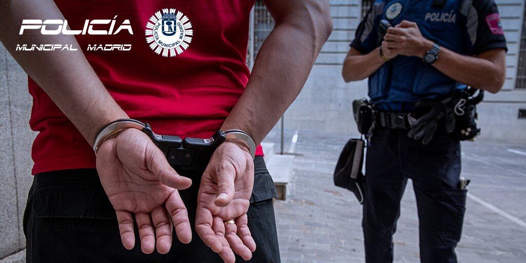 Imagen del hombre detenido junto a su esposa por abandonar a las dos hijas menores del matrimonio para acudir a un botellón