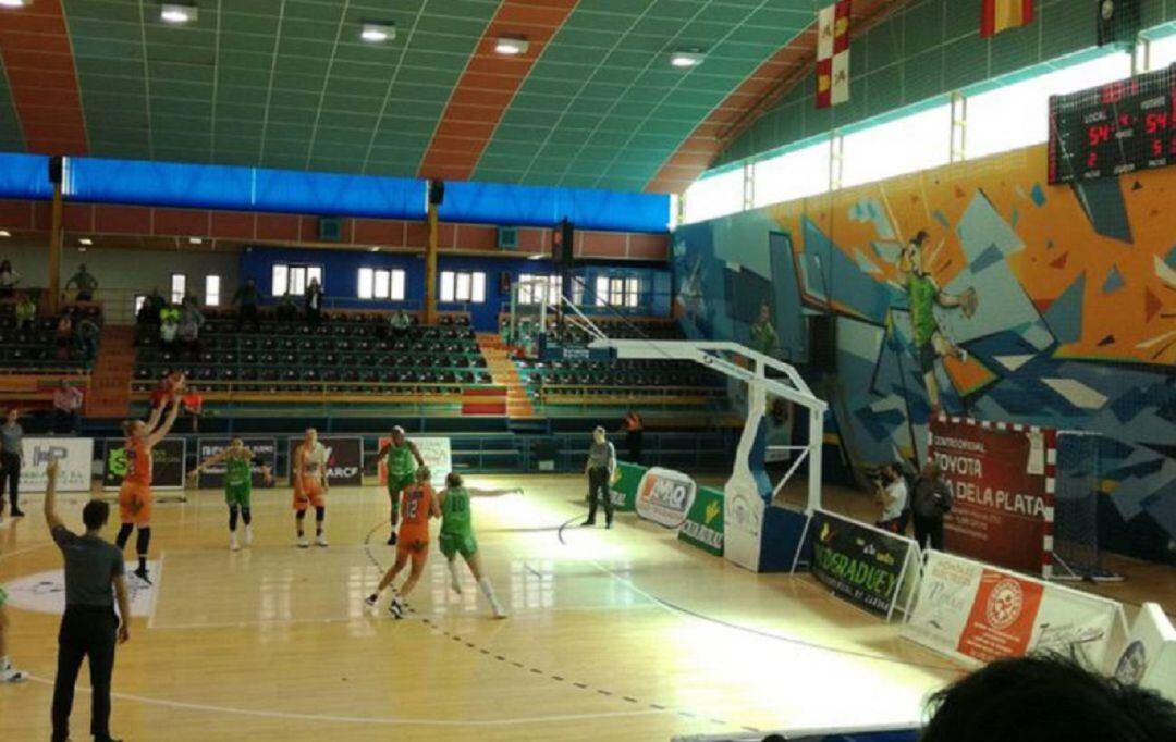 Tiro de Quinn que no entró en el partido de ida, y que llevó a la prórroga que se perdió ante las vitorianas.