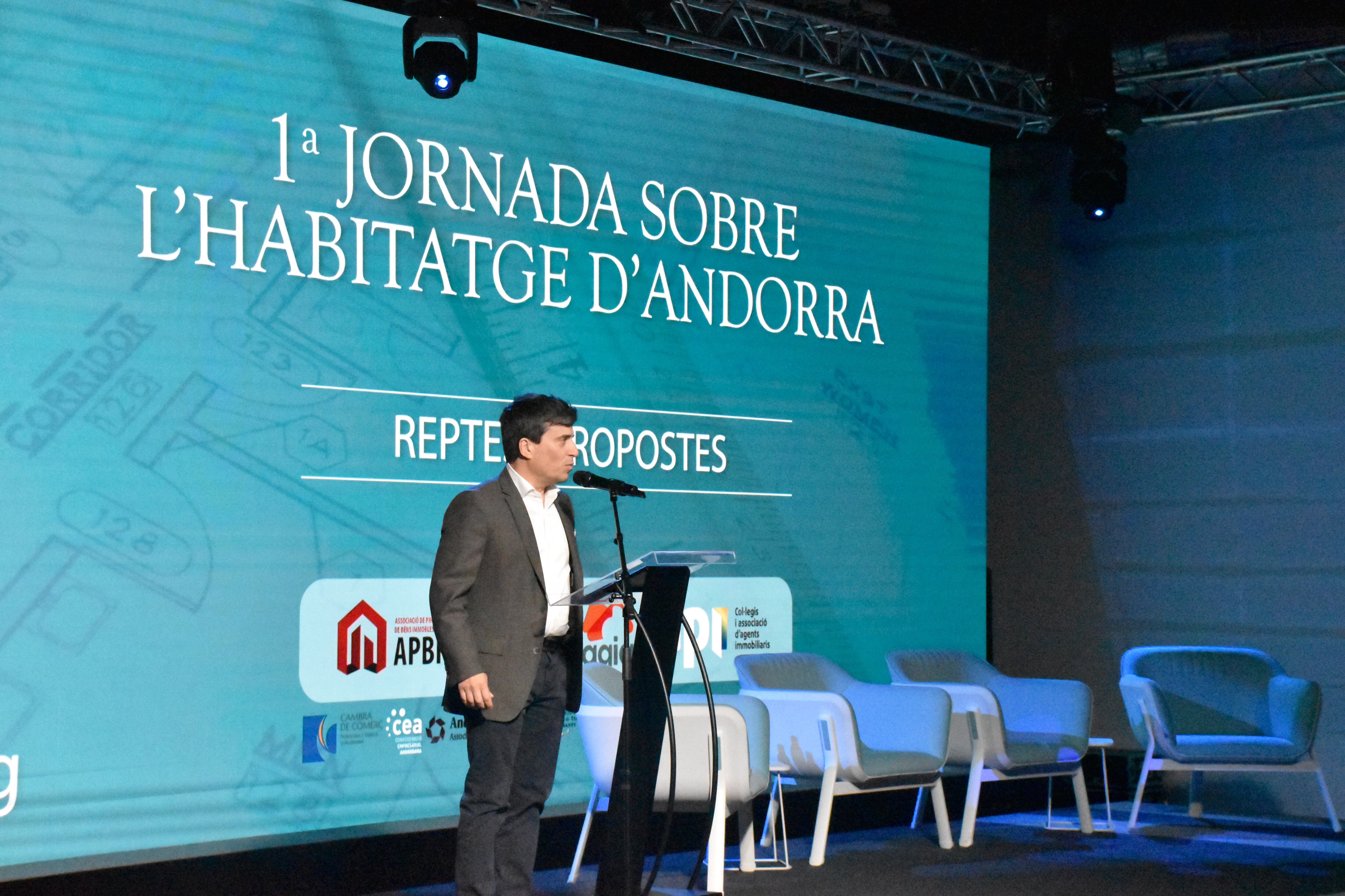 Toni Bea, president de l'Associació de Propietaris de Béns Immobles en la seva intervenció en la jornada sobre l'habitatge a Andorra
