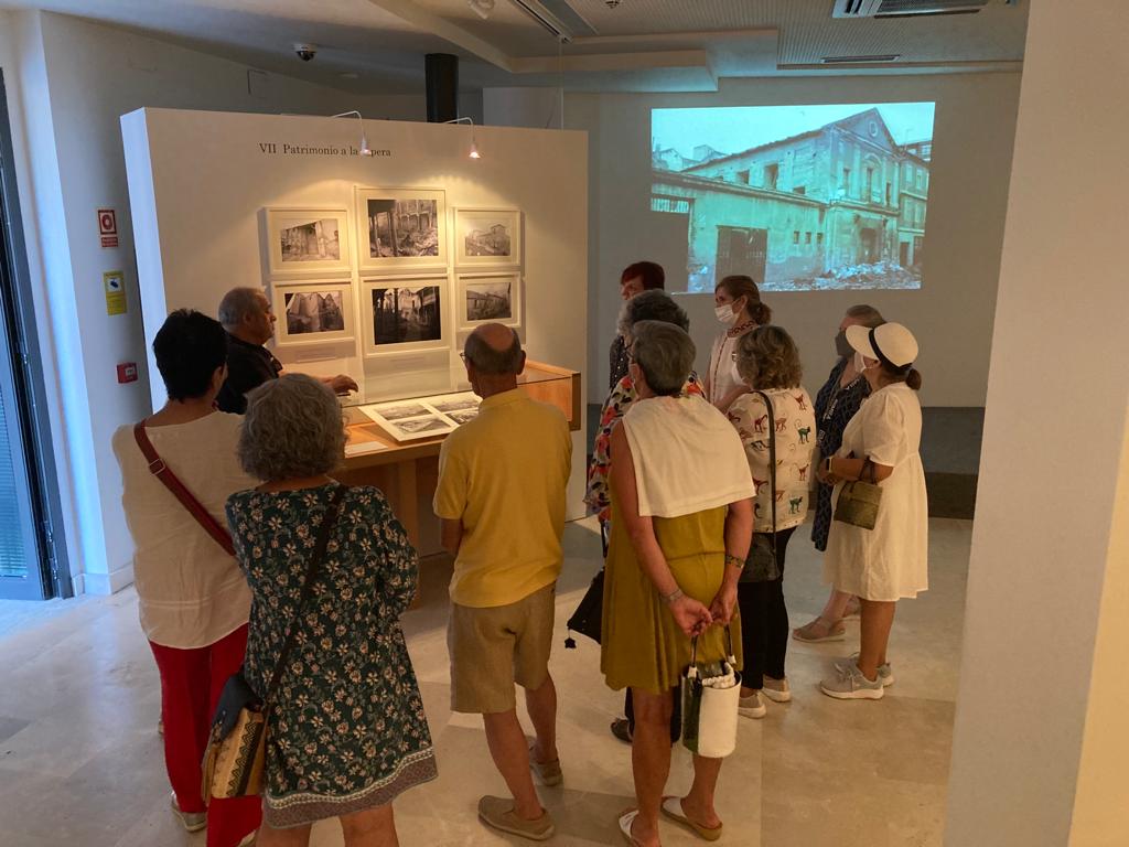 Fran jiménez explica el argumento de su exposición en el Museo de las Ferias