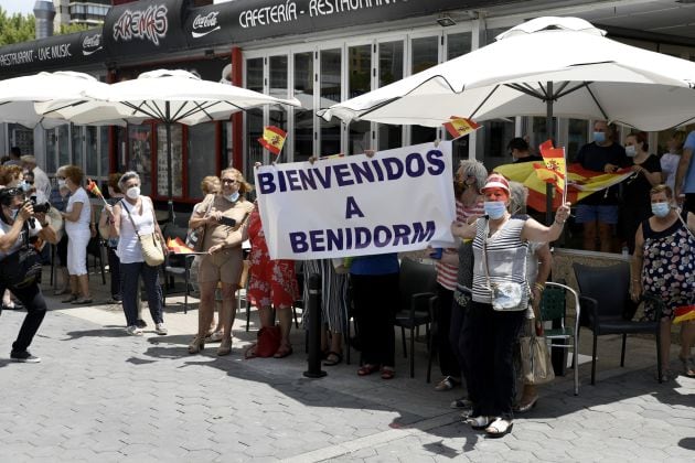 Crowd gathering for the visit of the Royal of Spain on July 03, 2020 in Benidorm, Spain. This trip is part of a royal tour that will take King Felipe and Queen Letizia through several Spanish Autonomous Communities with the objective of supporting economic, social and cultural activity after the Coronavirus outbreak