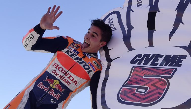 Marc Márquez celebra su último título de campeón de la categoría de MotoGP.