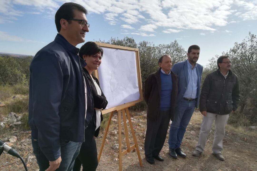 Pilar Zamora, alcaldesa y Jose Manuel Caballero, durante la presentación del proyecto en el Parque Forestal de la Atalaya