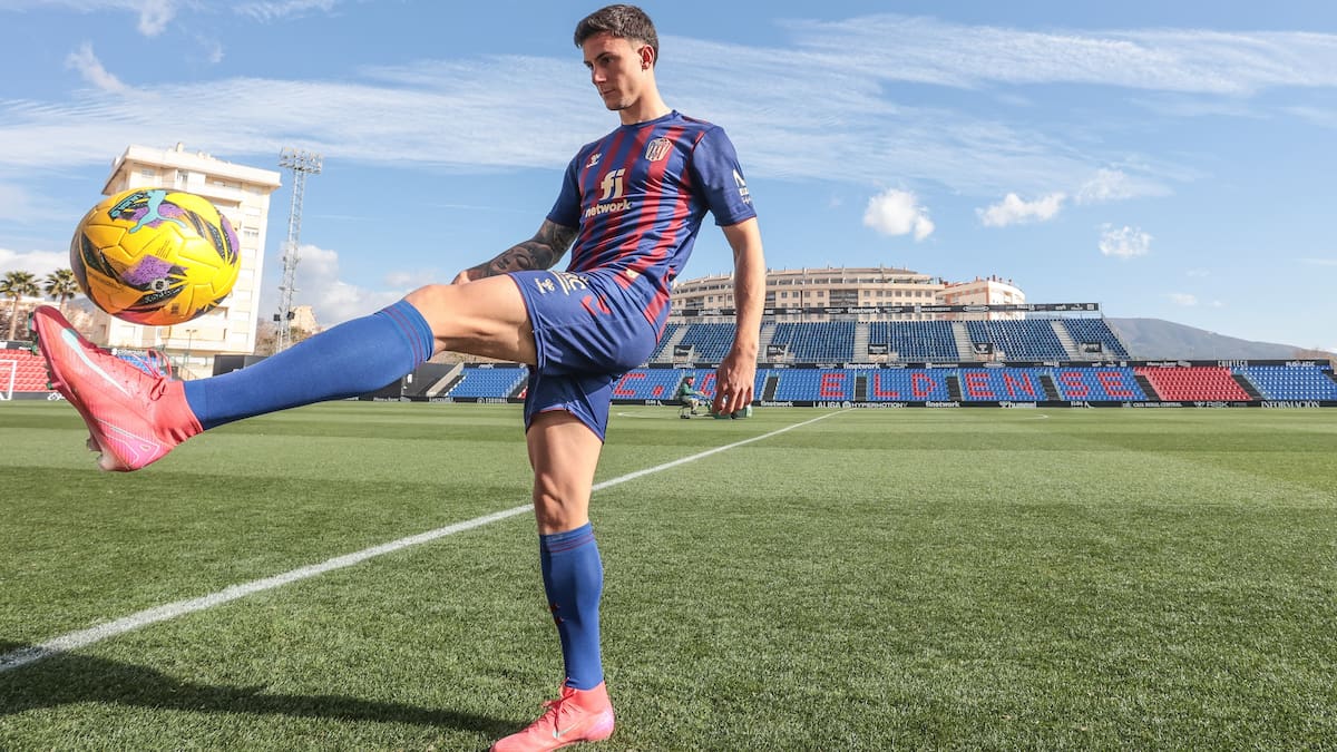 Diego Collado en su presentación como futbolista del Eldense