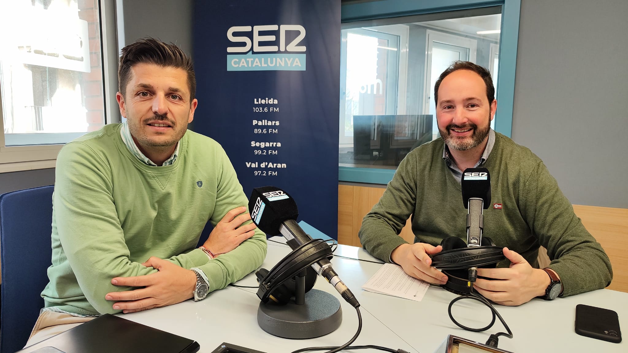 A l'esquerra, l'alcalde de Sudanell, Eduard Oró i Joan Solà, alcalde de Riner i president de l'Associació de Micropobles de Catalunya.