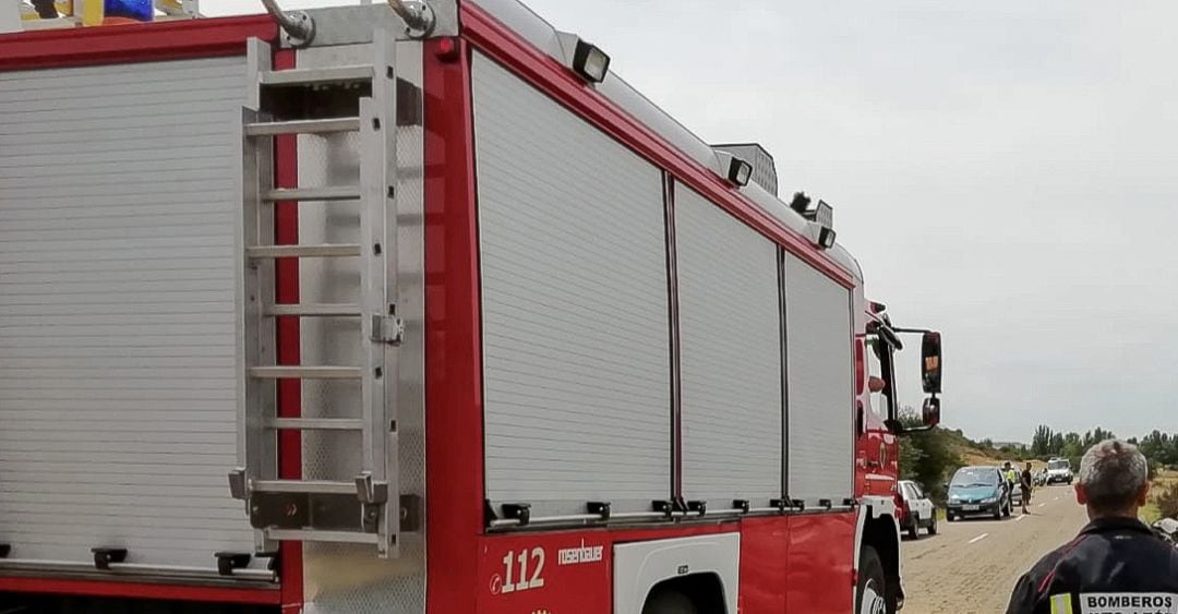 Efectivos de los bomberos del Ayuntamiento de Valladolid han rescatado los cuerpos sin vida de los dos hombres del interior de un pozo en una fábrica de piensos en Valladolid