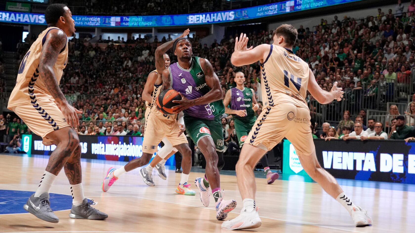 El base del Unicaja Kendrick Perry en un lance del encuentro contra el UCAM Murcia
