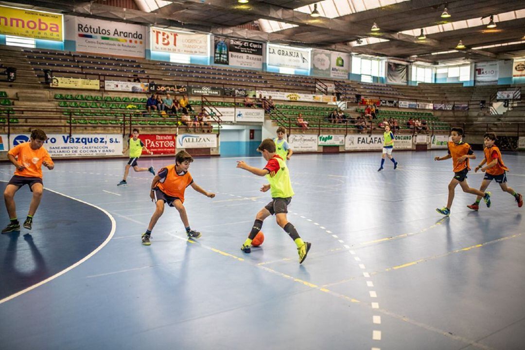Imagen de uno de los torneos de verano que junto a la liga de invierno son los actuales referentes del fútbol sala en Aranda de Duero.