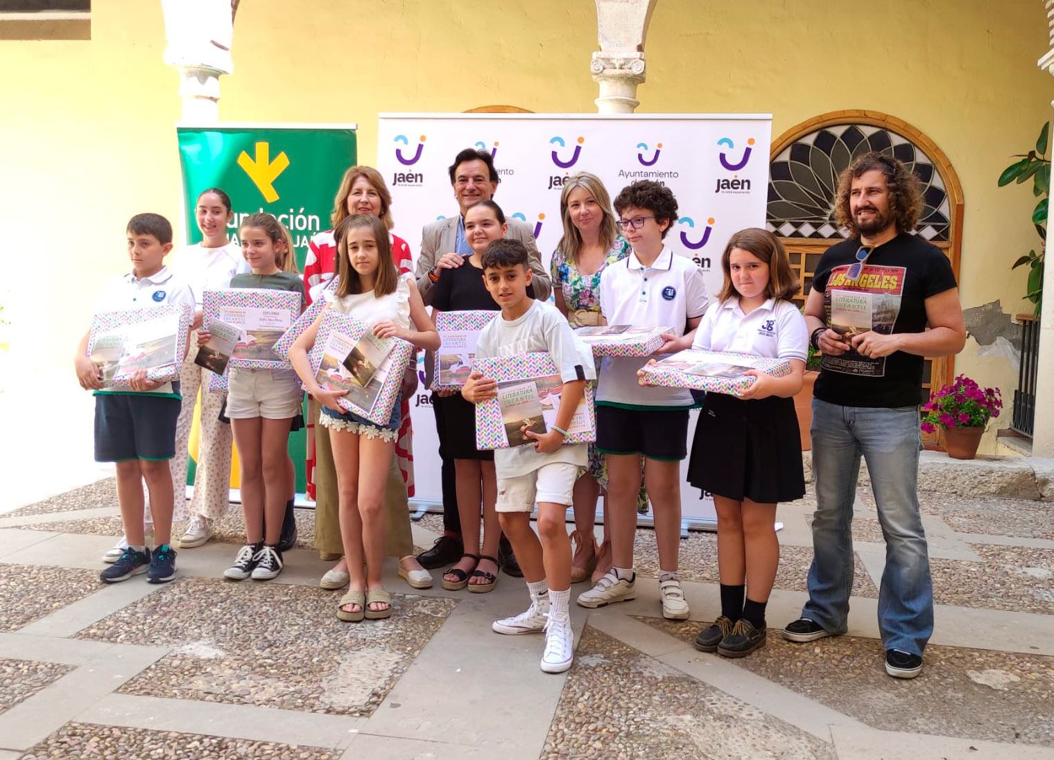 Ganadores y responsables del Concurso de Literatura Infantil &#039;Ciudad de Jaén&#039;.