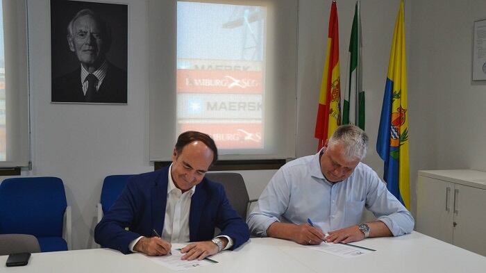 Un momento de la firma