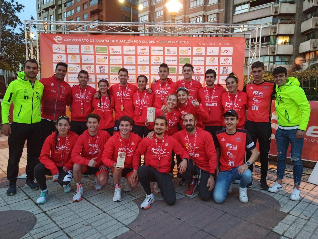 La expedición del Triatlón Soriano en Valladolid en una de las citas de la Liga de Clubes de esta pasada temporada.