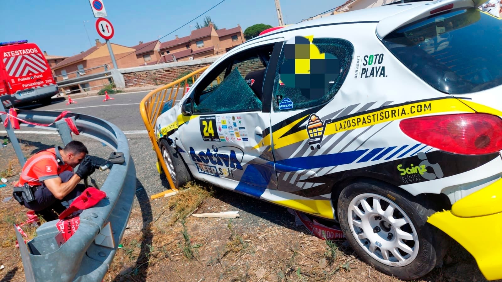 Imagen cedida por la Policía Foral del accidente donde siete personas han resultado heridas de diversa consideración al ser atropelladas por un vehículo que participaba en el XIV Rally Villa de Fitero