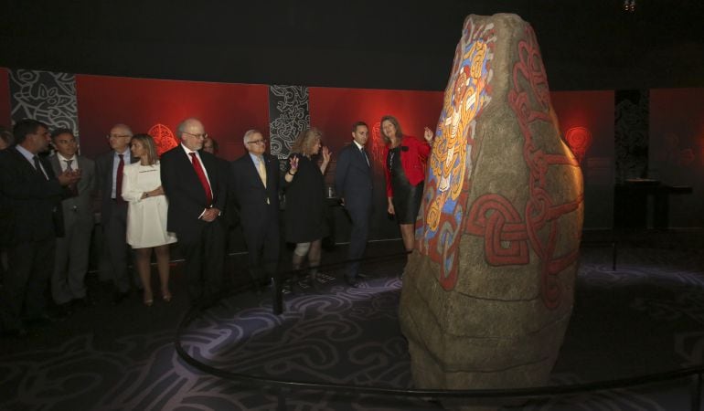 La piedra de Jelling, erigida en 965 por el rey Harald, simboliza la conversión al cristianismo