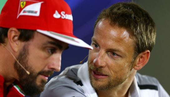 Button, junto a Fernando durante una rueda de prensa