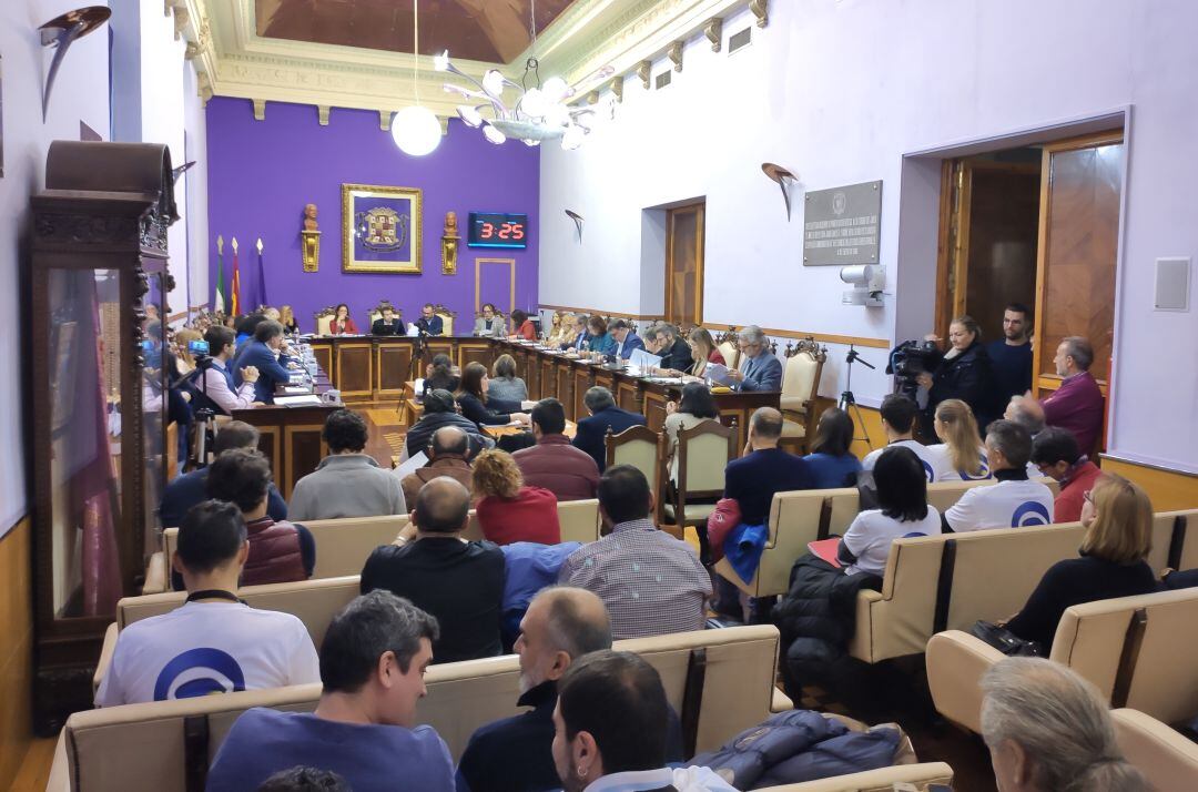 Presencia de trabajadores de Onda Jaén en el pleno municipal