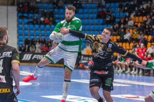 Del Arco lanza ante la oposición de Santista