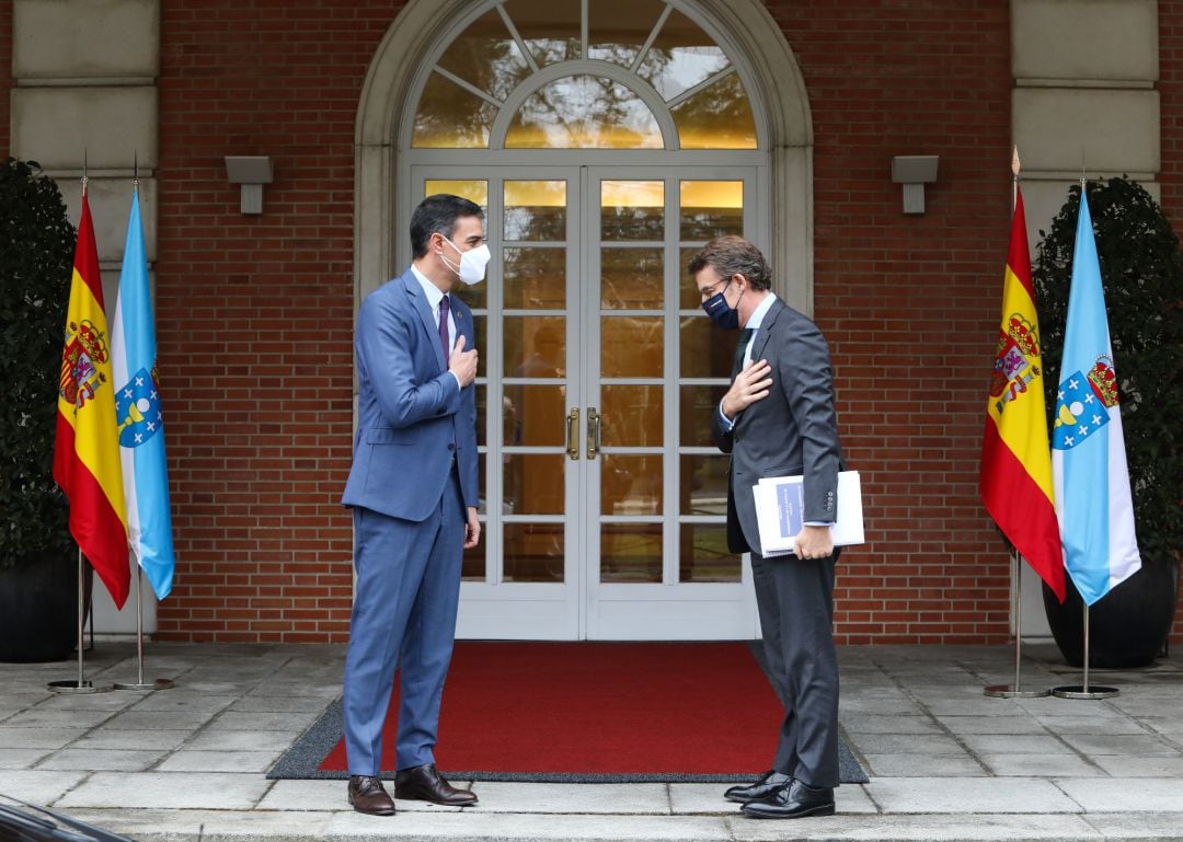 El presidente del Gobierno, Pedro Sánchez, recibe a Alberto Núñez Feijóo