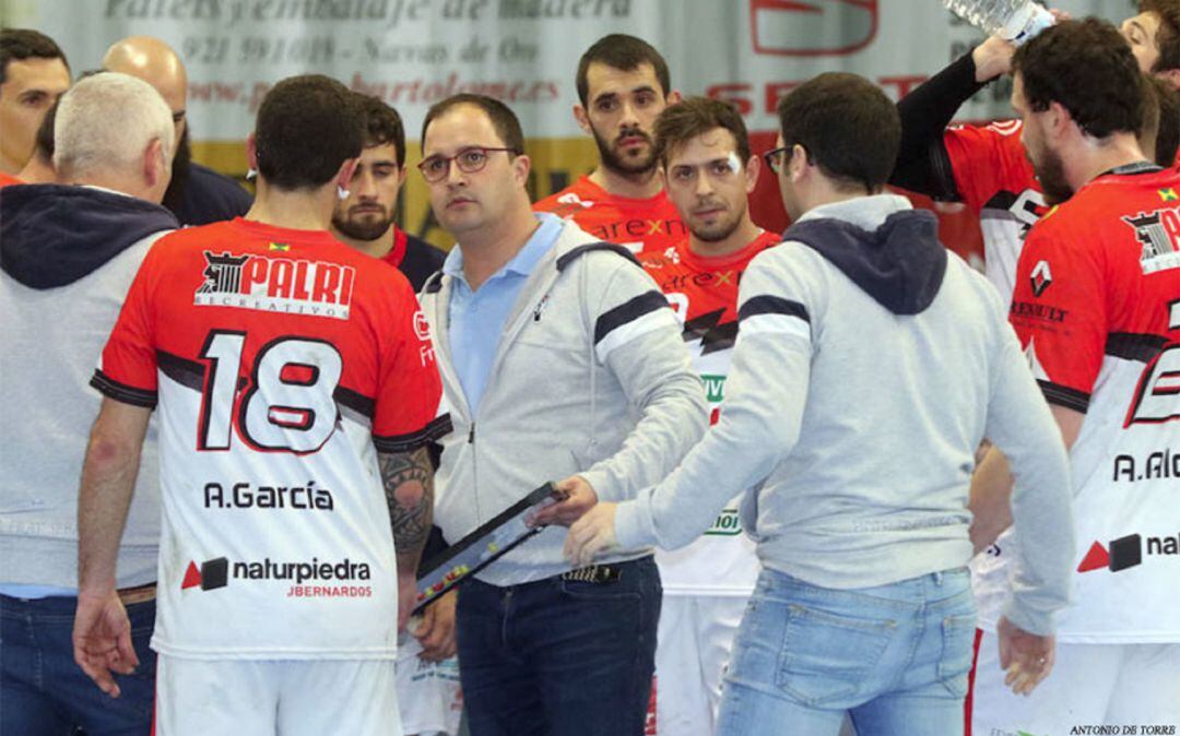 Dani Gordo dejará el banquillo de Balonmano Nava a final de temporada