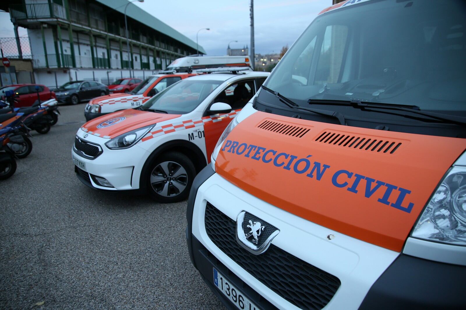 Imagen de archivo de varios vehículos de Protección Civil de Toledo