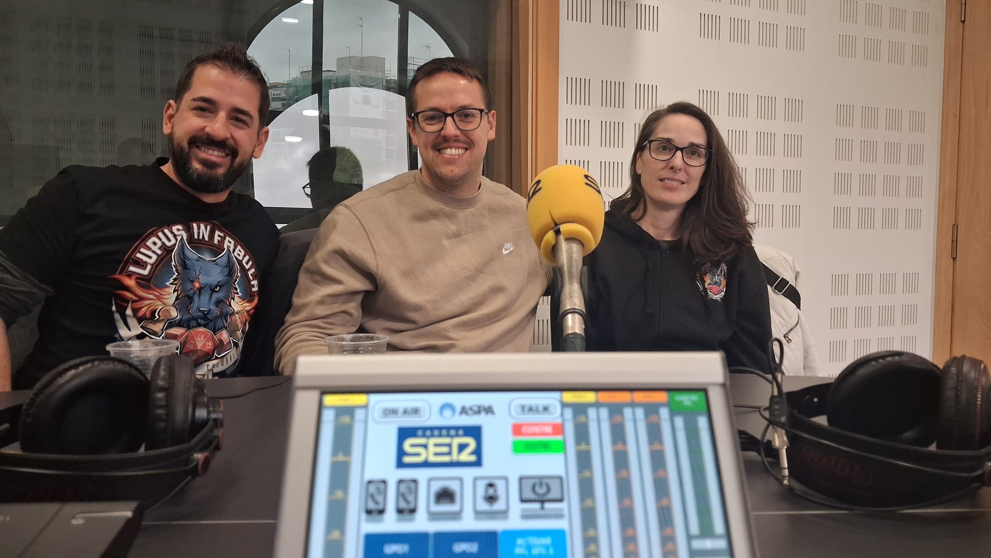 Los fuenlabreños Santiago Navarro y Alexandra Izquierdo de Lupus in Fábula y el griñonense Adri Manzano (en el centro) de AoS Madrid Championship y Sons of Cadia (Pinto).