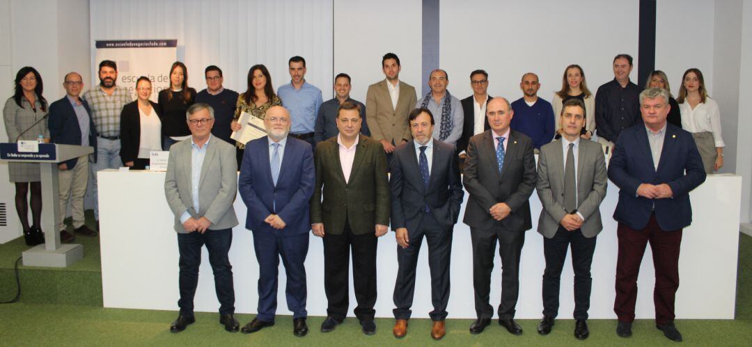 Imagen de familia de la Escuela de Negocios de FEDA