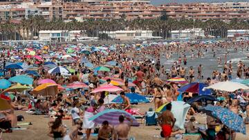 'Financial Times' dicta sentencia tras las imágenes que le han llegado desde España