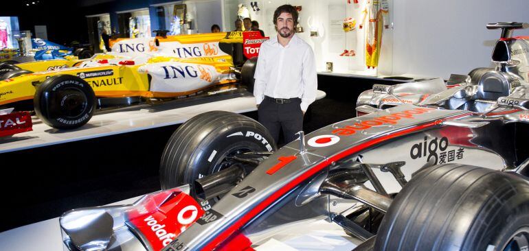 Fernando Alonso, con su McLaren de la temporada 2007.