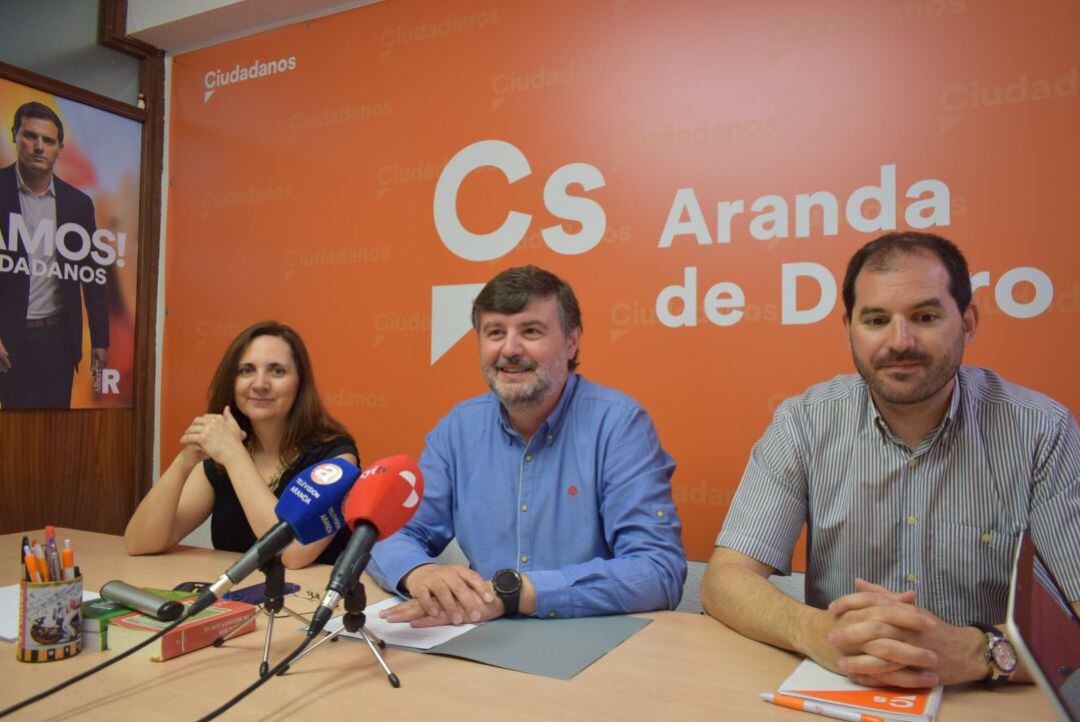 Francisco Martín Hontoria en el centro de la imagen y a su derecha el concejal de Seguridad Ciudadana, Fernando Chico