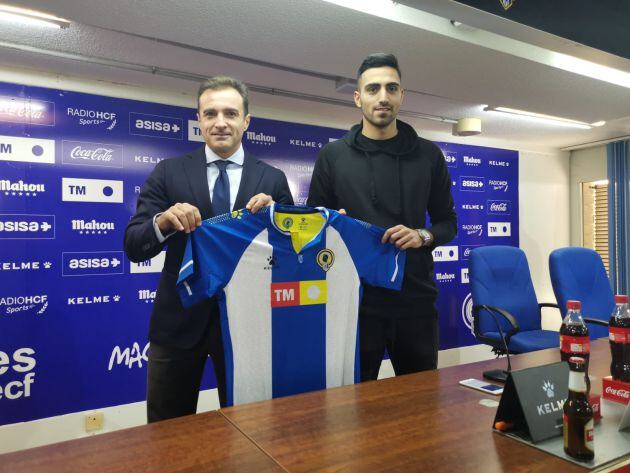 Nikos Vergos y Carlos Parodi en la sala de prensa del Rico Pérez