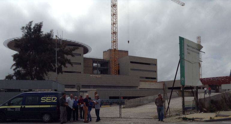 Foto de archivo de la retransmisión del Hoy por Hoy Campo de Gibraltar desde la obra del hospital de La Linea.