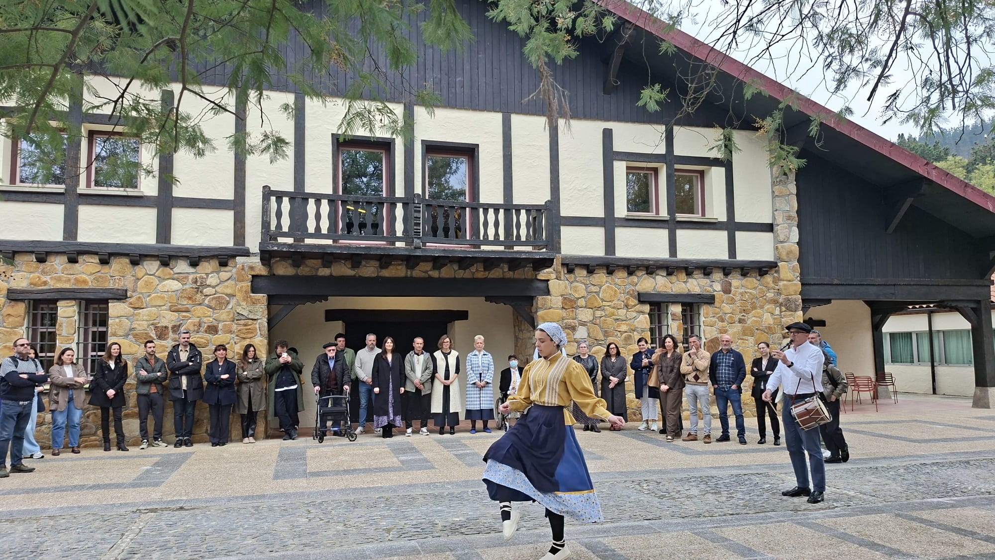 Artea inaugura Ailarak Musiktopa, un nuevo referente cultural que fusiona música, arte y tradición en Bizkaia. / Dani Rivera